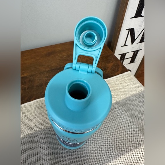 New!! 18oz Takeya Water Bottle - Picture 2 of 4